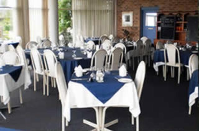 Lake Haven Motor Inn Gorokan Exteriör bild